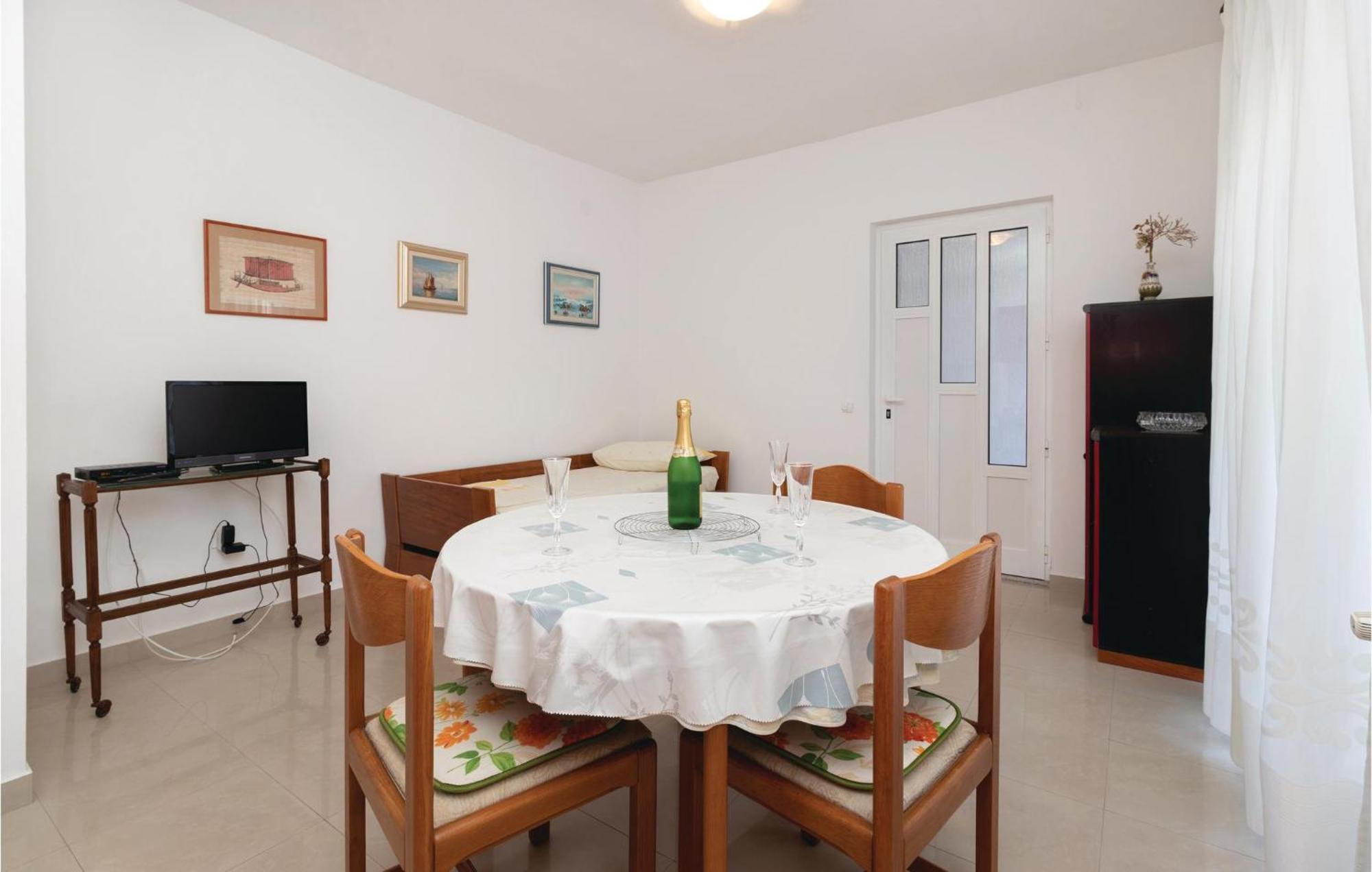 1 Bedroom Stunning Apartment In Zadar Exterior foto